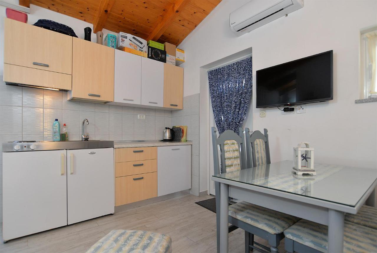 Apartments Jadranka 1279 โปแมร์ ภายนอก รูปภาพ
